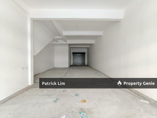 Shop for rent in Malaka