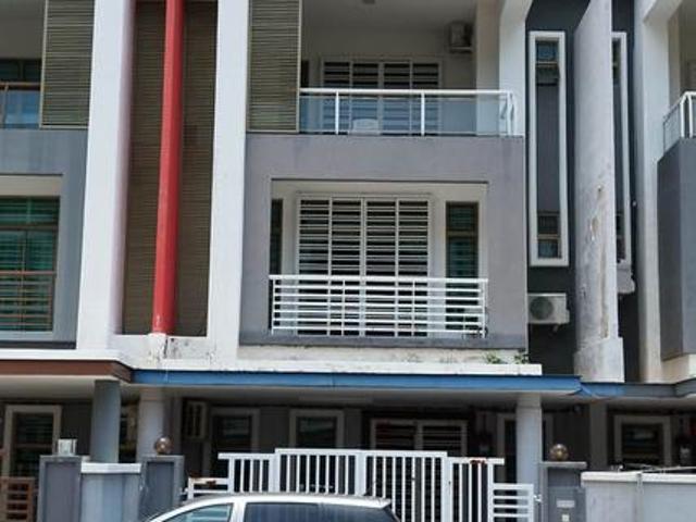 Terraced House for rent in Malaka