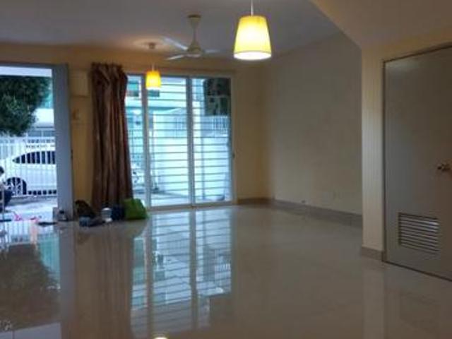Townhouse for sale in Petaling, Damansara Damai