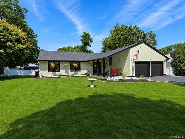 House for sale in Miller Place, New York