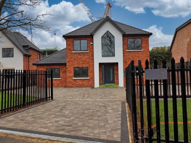 House for rent in Ardleigh Green, Greater London