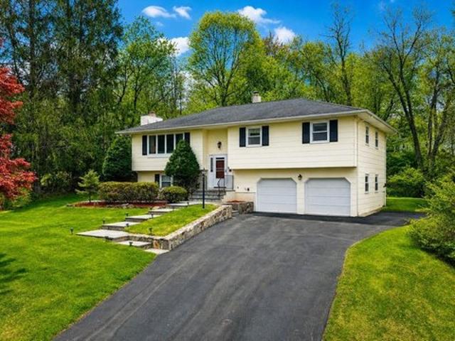 House for sale in Baldwin Place, New York