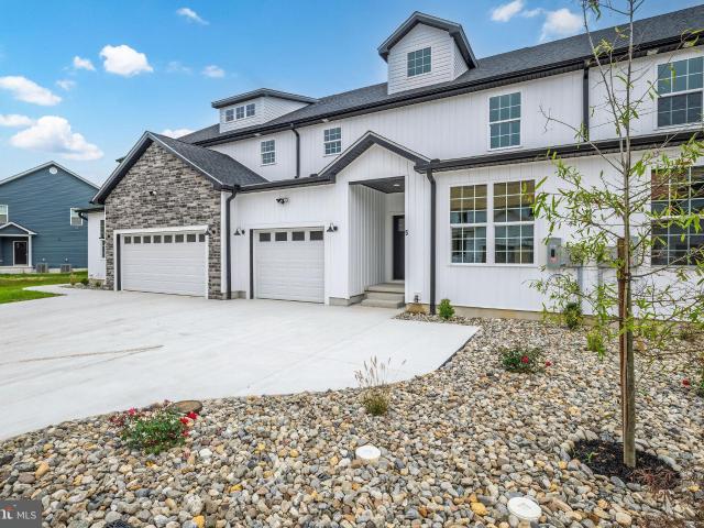 Townhouse for sale in Delaware