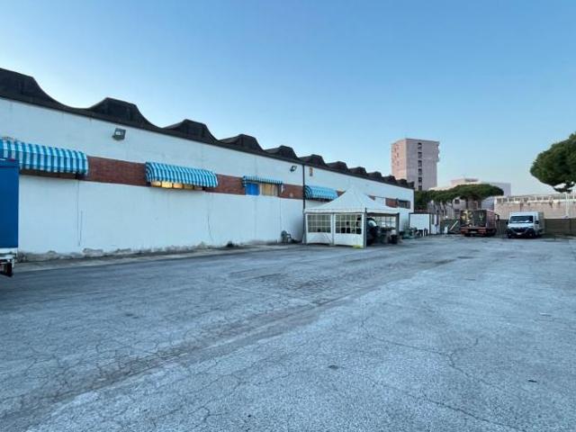 Locale Commerciale in affitto a Livorno, Toscana