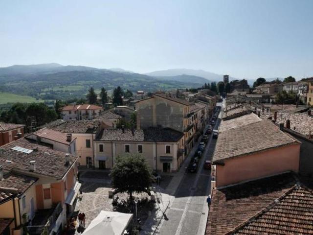 Locale Commerciale in affitto a Unione di comuni Valmarecchia, Novafeltria