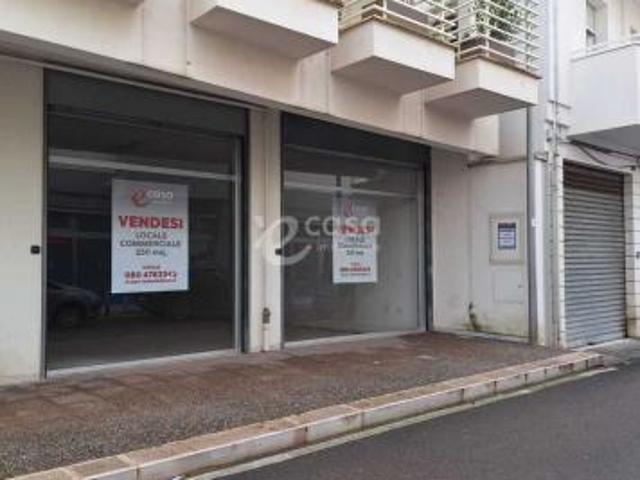 Locale Commerciale in vendita a Noicattaro, Bari
