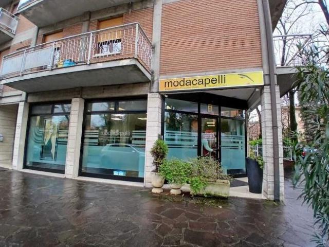 Locale Commerciale in vendita a Unione di comuni Terre di Castelli, Vignola