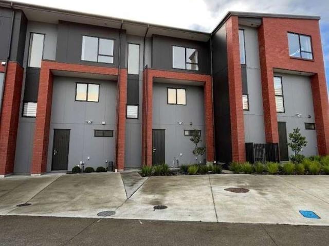 Townhouse for rent in Manurewa