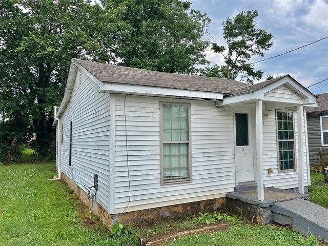 House for sale in Delafield, Bowling Green