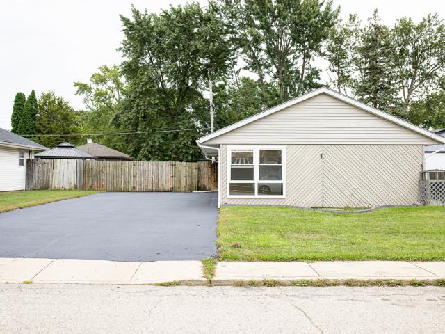 House for sale in Carpentersville, Illinois