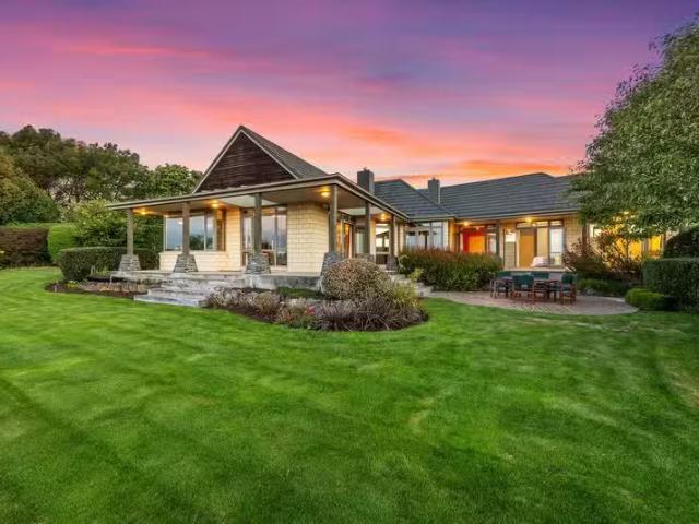 House for sale in Chaslands, Canterbury