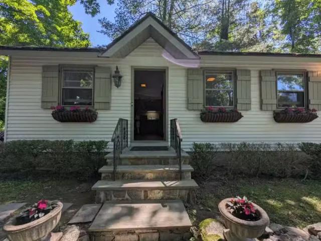 House for rent in Darien