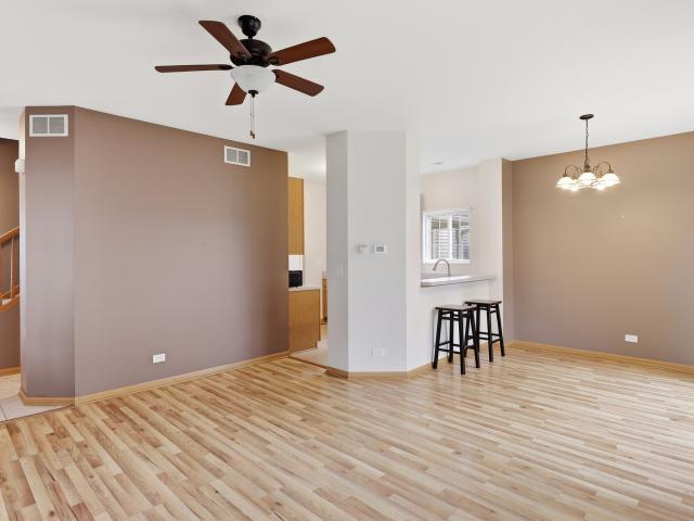 Condo for sale in South Elgin, Illinois