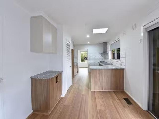 House for rent in Gladstone Park, Victoria
