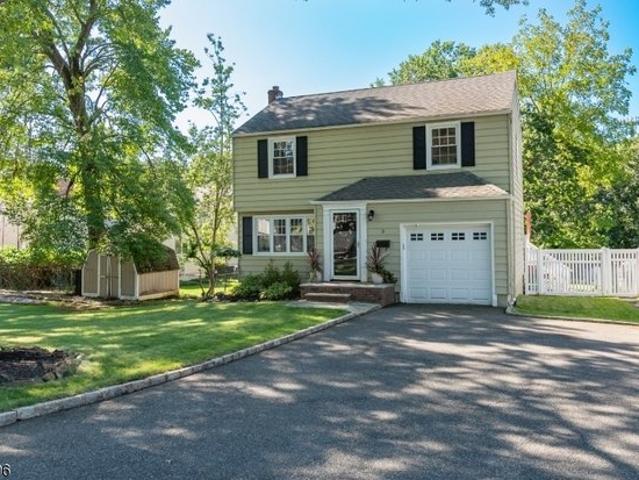 House for sale in Cedar Grove, New Jersey