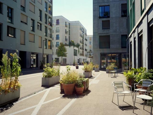 Wohnung mieten in Einigen, Zürich