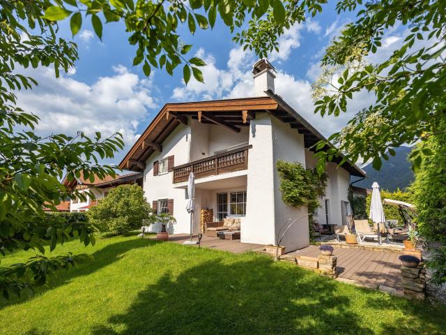 Dachgeschosswohnung kaufen in Kreuth, Bayern