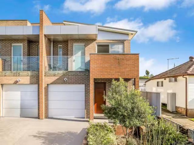 House for rent in Old Guildford