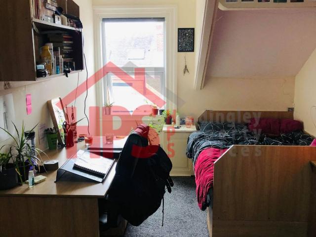 Apartment for rent in Beckett Park, Headingley