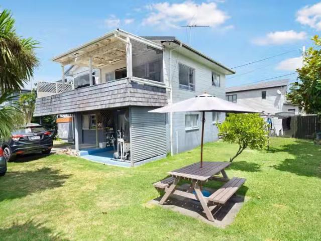 House for sale in Oratia