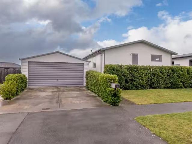 House for sale in Chaslands, Canterbury
