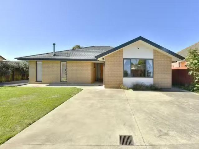 House for sale in Chaslands, Canterbury