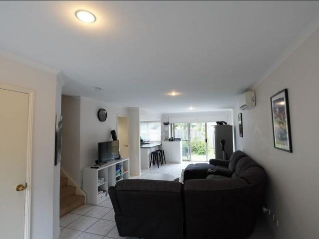 Townhouse for rent in Biggera Waters, Gold Coast City