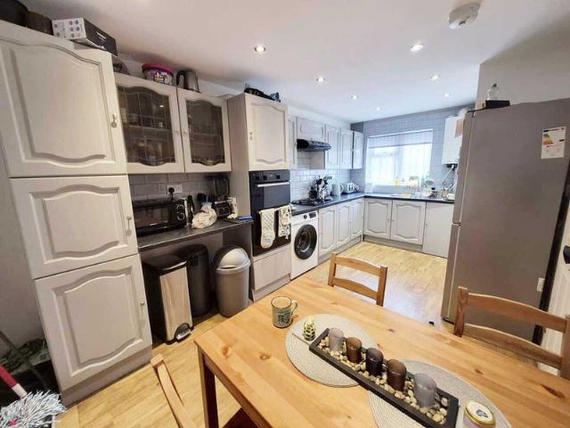 Apartment for rent in Maryland, Greater London