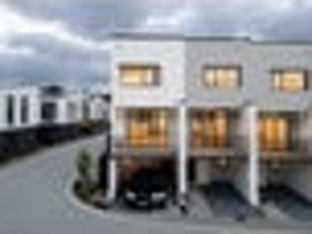 Townhouse for sale in Paremoremo
