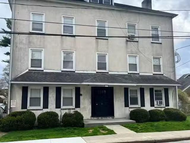 Condo for rent in Newark