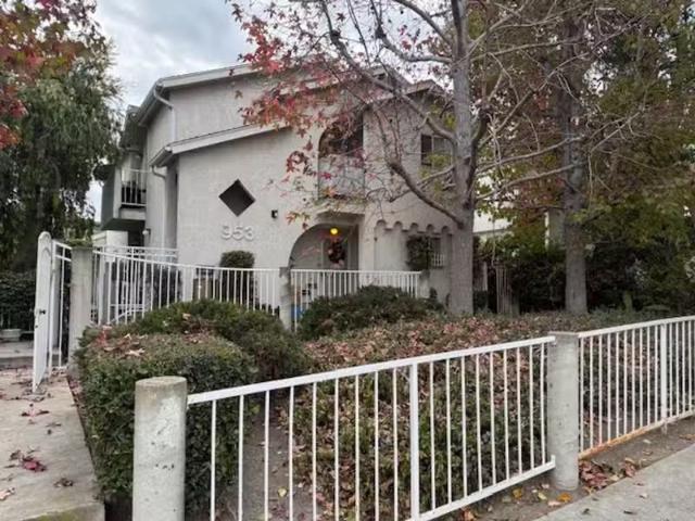 Condo for rent in Pasadena