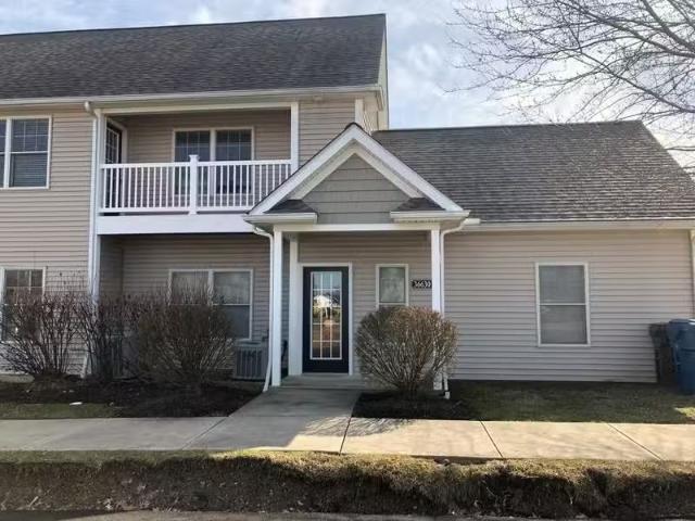 Condo for rent in Elyria
