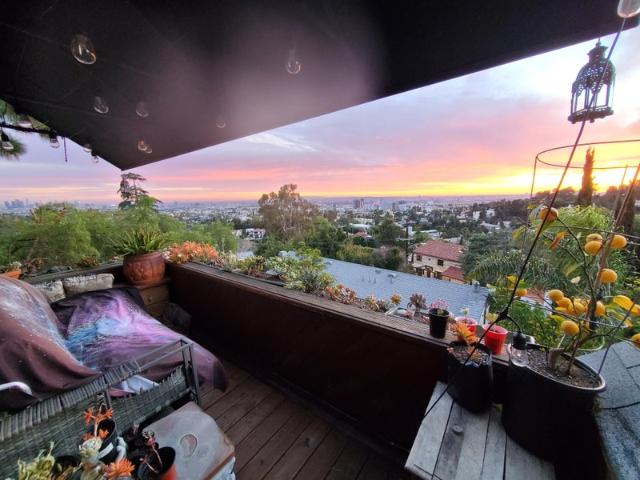 Room for rent in Canoga Park, California
