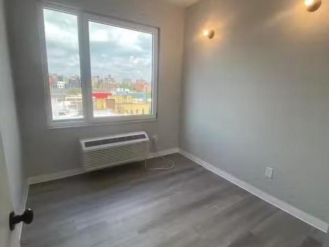 Condo for rent in Astoria Condo for rent in Astoria