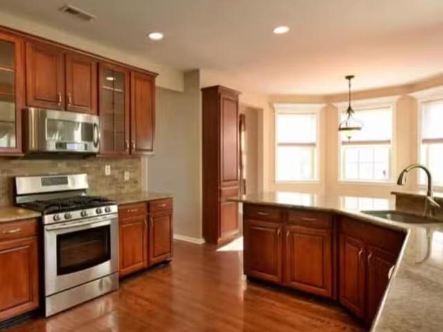 Condo for rent in Newark