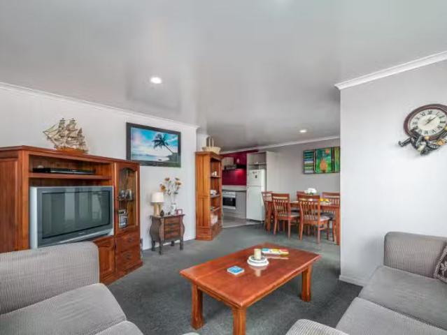 House for sale in Oratia