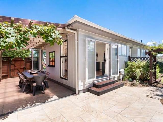 House for sale in Oratia, Oroua County