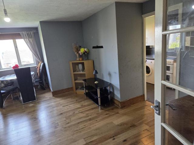 Apartment for rent in Bowes, Greater London