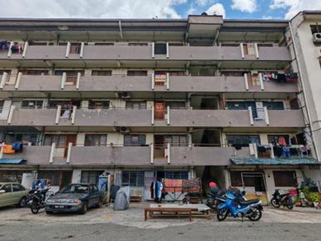 Flat for sale in Malaka