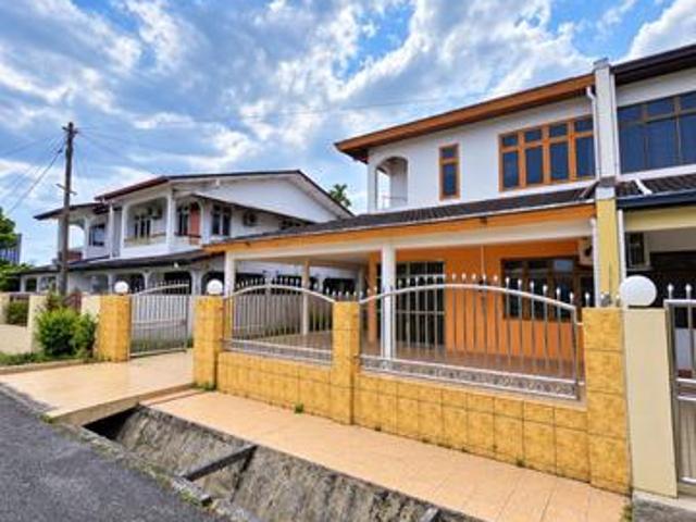 Residential House for sale in Kuching, Bahagian Kuching