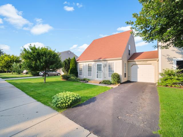 Townhouse for sale in Warrenville