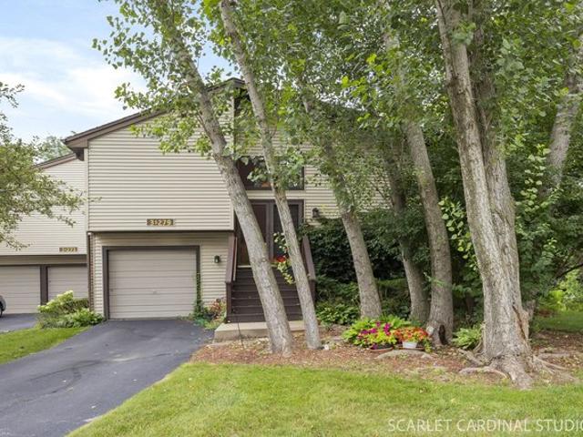 Townhouse for sale in Warrenville, Illinois