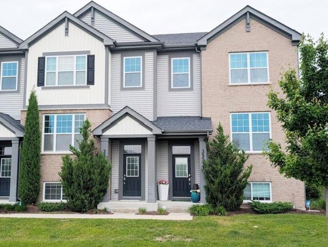 Townhouse for sale in Warrenville, DuPage County