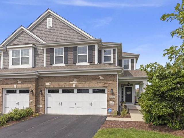 Townhouse for sale in Warrenville, Illinois