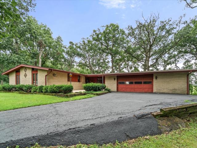 House for sale in Tanner Woods, North Aurora