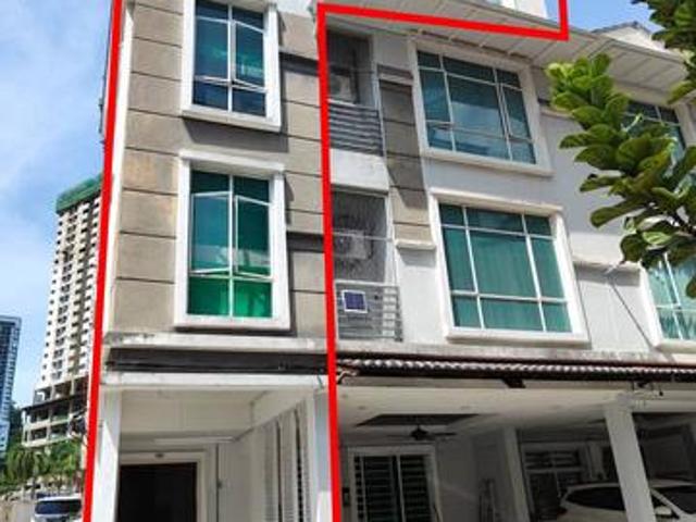 Townhouse for sale in Mukim 13, Georgetown