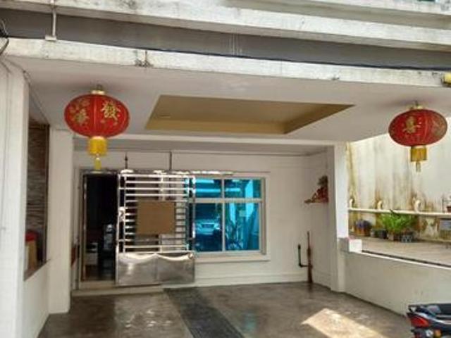 Townhouse for sale in Mukim 13, Georgetown