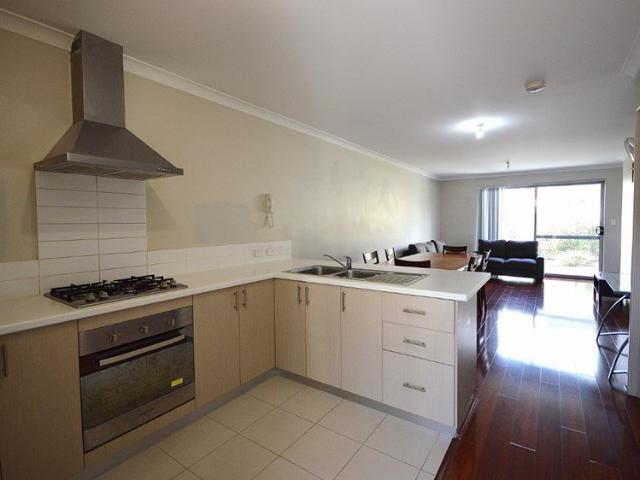 Townhouse for rent in Queens Park, Western Australia