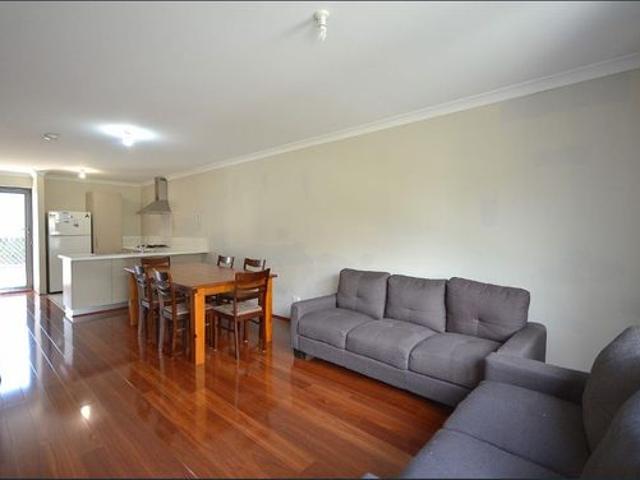 Townhouse for rent in Queens Park, Western Australia
