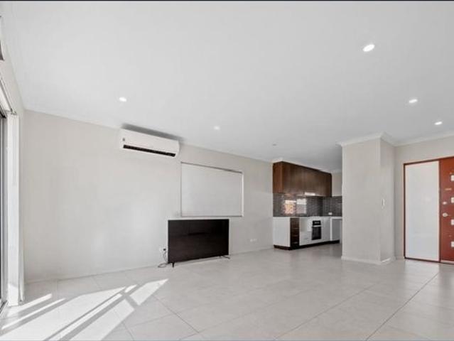 Townhouse for rent in Madeley, Western Australia